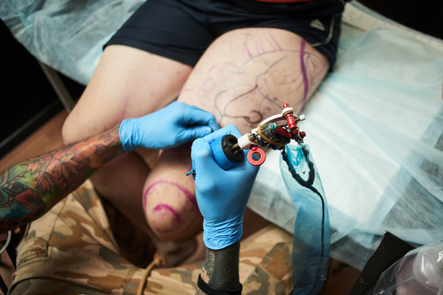 relación entre el tatuaje y el dolor